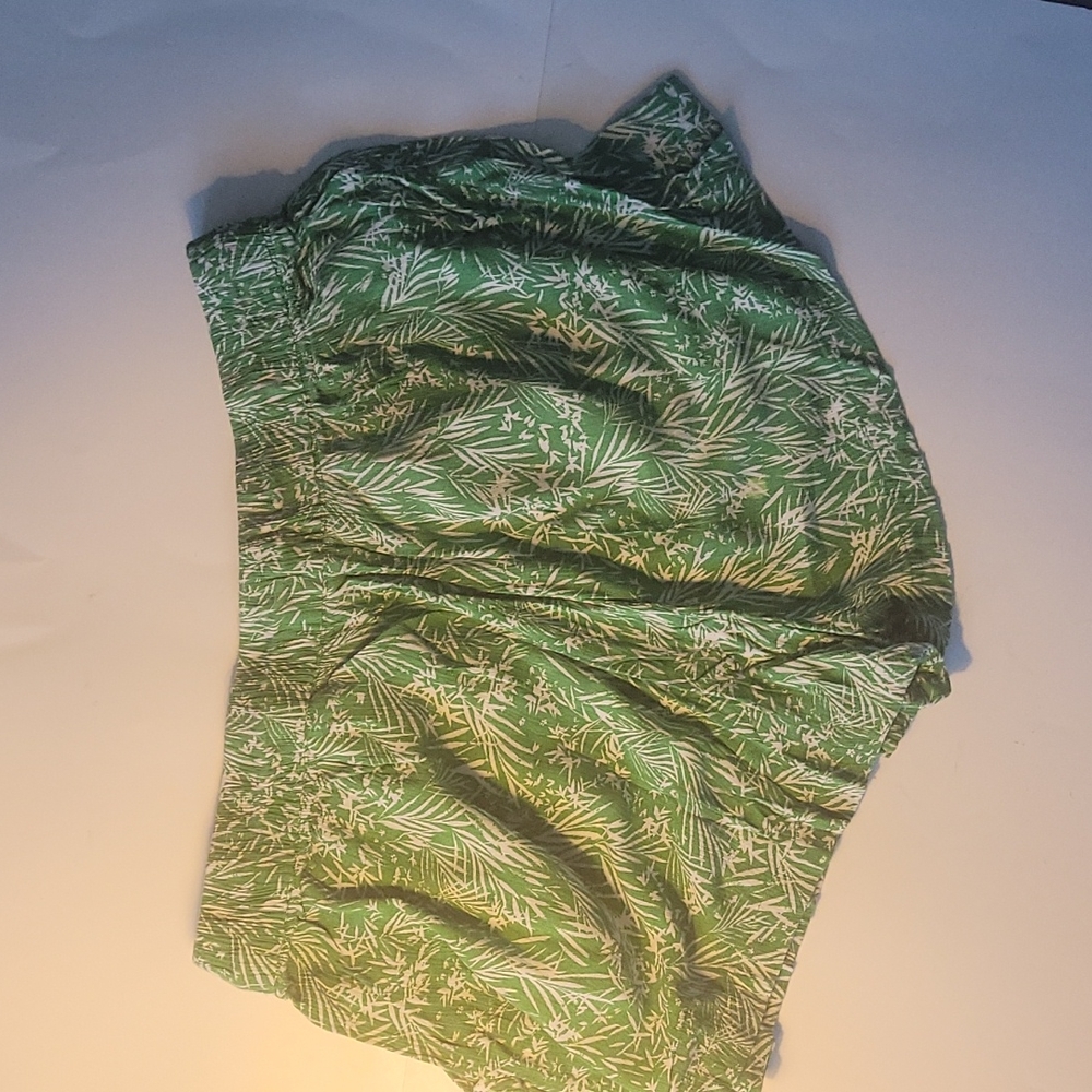 Women Green and White Beach shorts size Medium - Picture 2 of 2